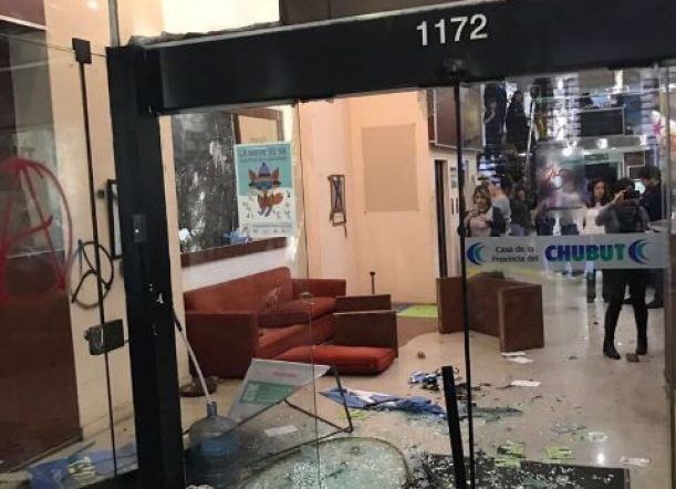 Destrozaron la Casa de Chubut