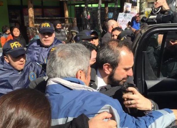 Disturbios reiterados en la puerta del Juzgado Federal