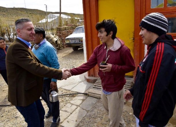 Arcioni en Facundo: visita de gobierno y agradecimiento electoral