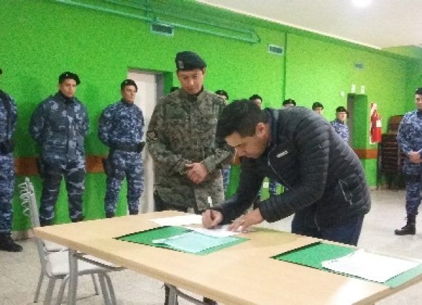 Durán entregó equipamiento a unidades de la Policía