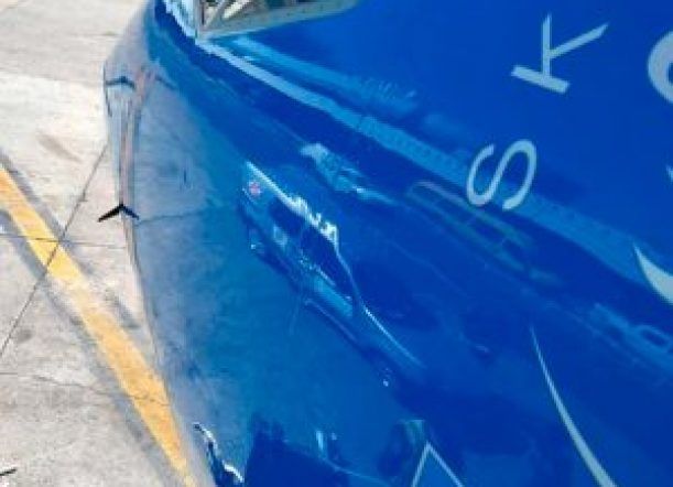 Un avión que viajaba de Trelew chocó con un drone al aterrizar