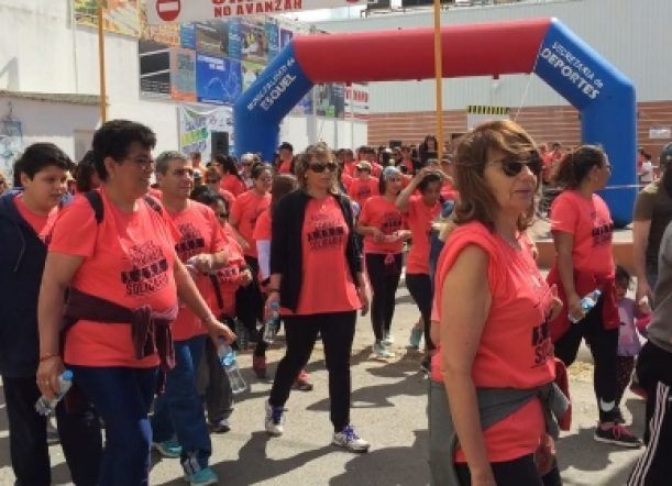 Gran cantidad de participantes en la caminata solidaria