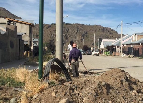 Instalan tendido de fibra óptica de Arsat en Esquel