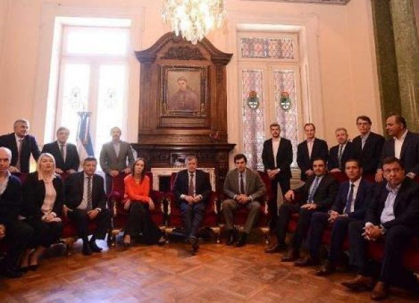 Arcioni fue a la convocatoria del gobierno nacional