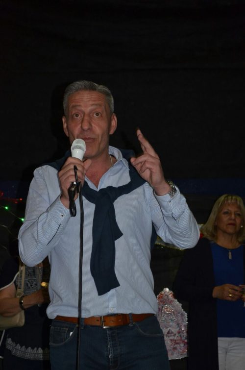 Arcioni brindó con militantes de Comodoro y elogió a Muñoz