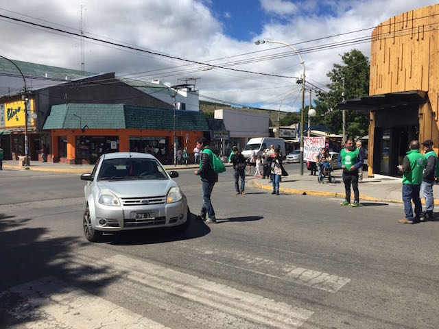 ATE Esquel se movilizó y entregó panfletos