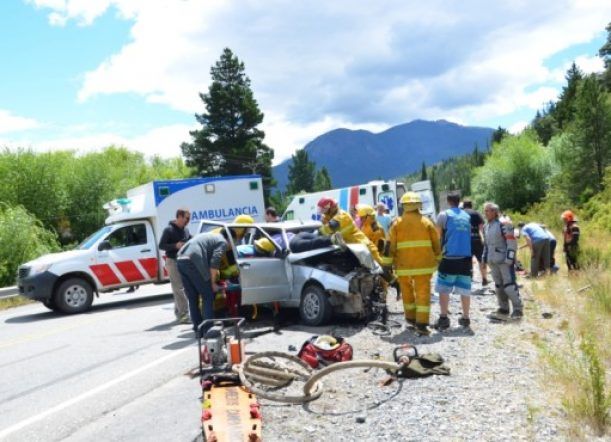 Epuyen: gravísimo accidente entre camión chileno y dos autos