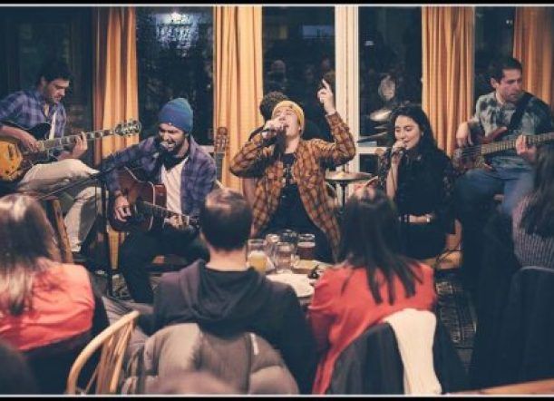 Kul Patuya en un íntimo y acústico