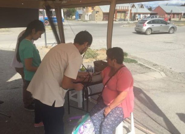 Realizan controles preventivos de salud en la calle