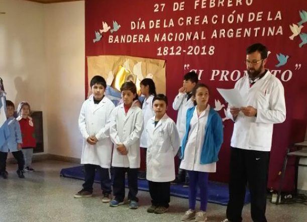 Alumnos de Atilio Viglione prometieron lealtad a la Bandera