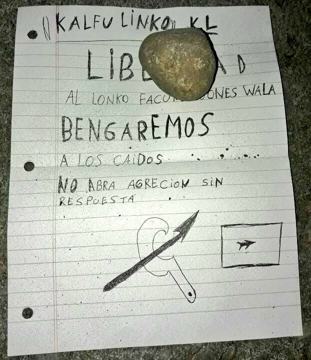 Incendian un acoplado y dejan panfletos pidiendo por Jones Huala