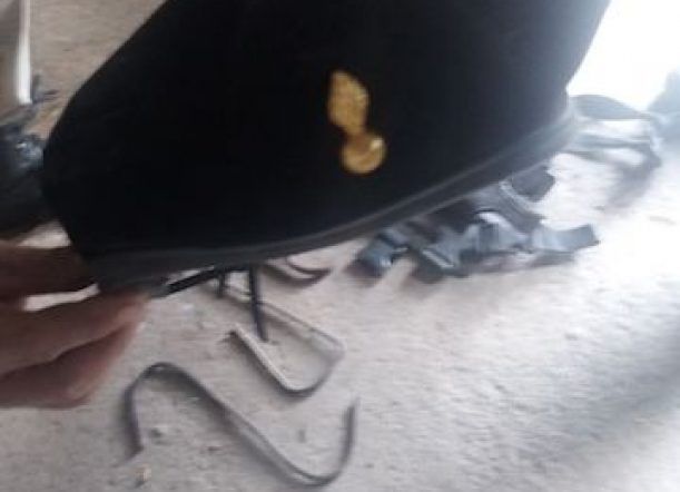 Allanaron por robo de ganado y hallaron ropa de policía