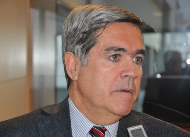 Investigan lavado de dinero en causas que implican a funcionarios