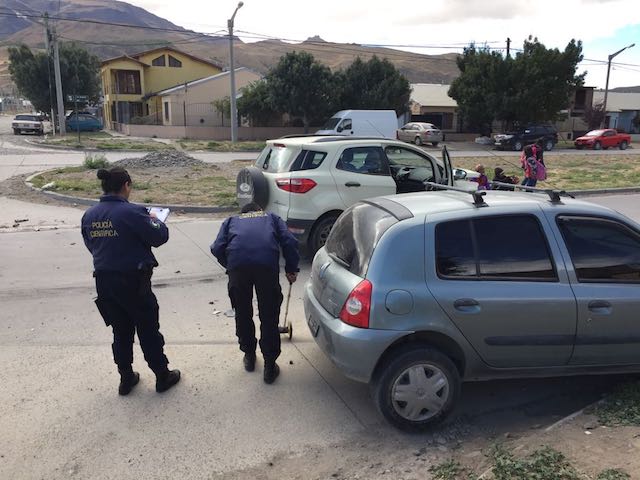 Fuerte choque en calle Tello y Holdich