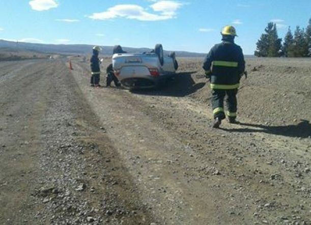 Llegaban a Esquel a pasear y volcaron en la ruta