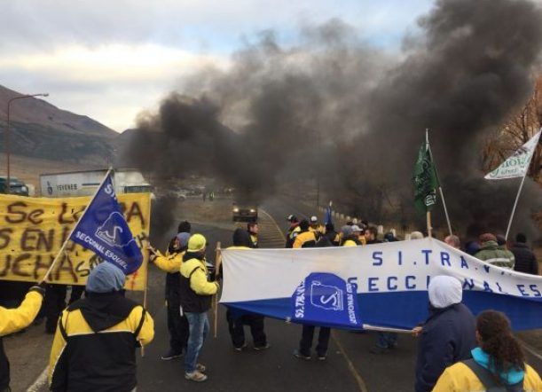 Más reclamos por paritarias: Panfleteada en Rutas 40 y 259