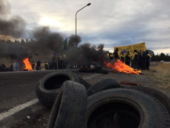 Más reclamos por paritarias: Panfleteada en Rutas 40 y 259