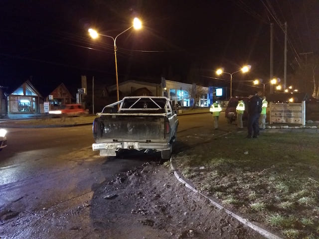 Choque sin lesionados entre dos camionetas