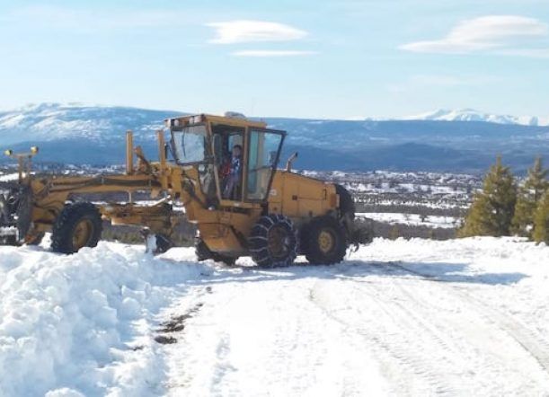 Intenso trabajo de Vialidad en rutas por acumulación de nieve