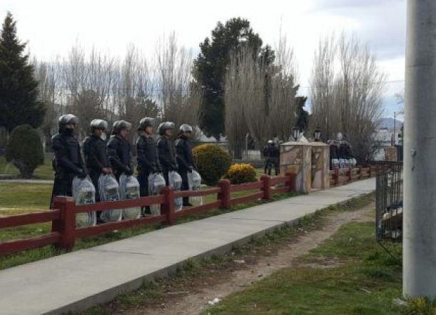 Gendarmes prohibieron a periodista sacar fotos del Escuadrón 36