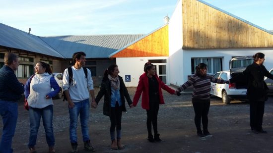 UNPSJB Esquel: Abrazo simbólico y una semana más de paro