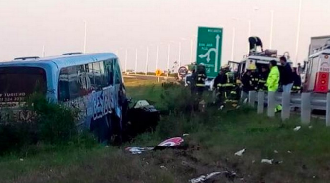 Volcó un micro en Corrientes y murió una jubilada chubutense