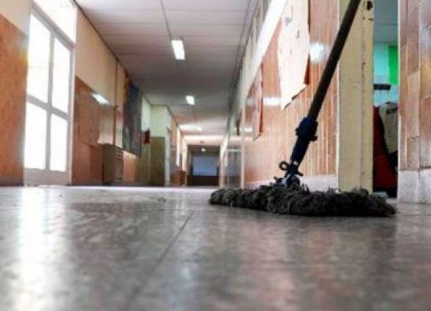 Auxiliares docentes iniciaron retención de servicios