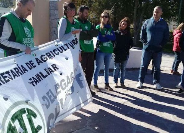 Se podrían rever los despidos de Agricultura Familiar