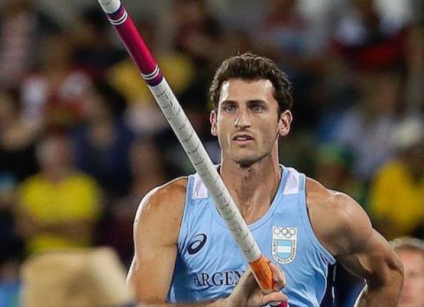 El atleta olímpico Germán Chiaraviglio llega a Esquel