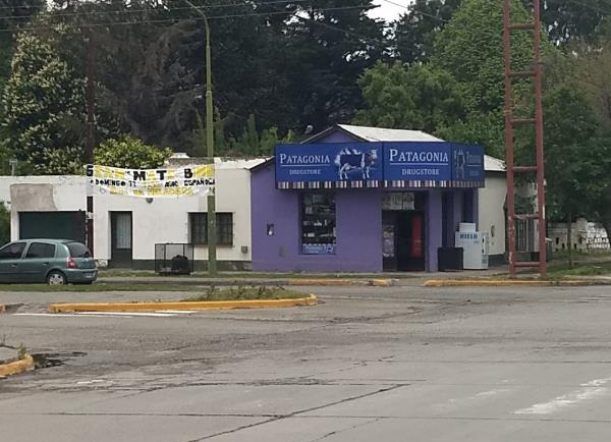 Asalto a mano armada en un drugstore de Esquel