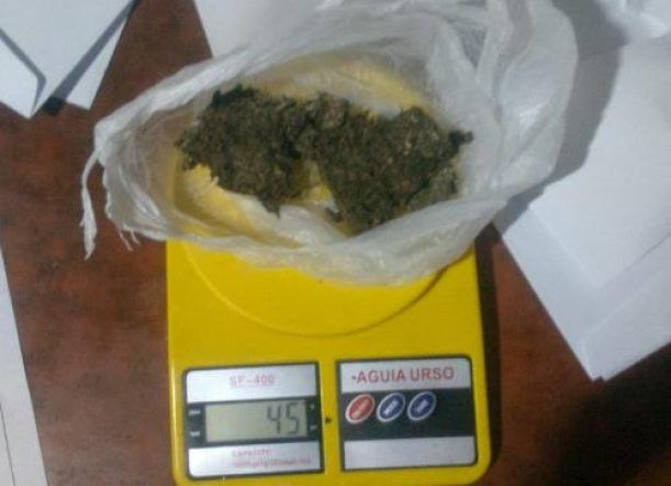 Secuestran droga de la casa de un detenido con domiciliaria