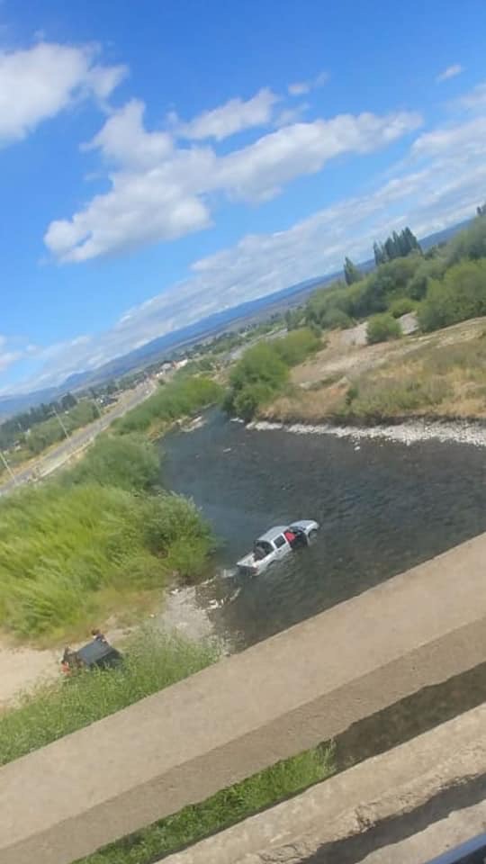 Atropelló a un nene y terminó en el río