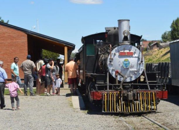 La Trochita arrancó la temporada con un tren repleto