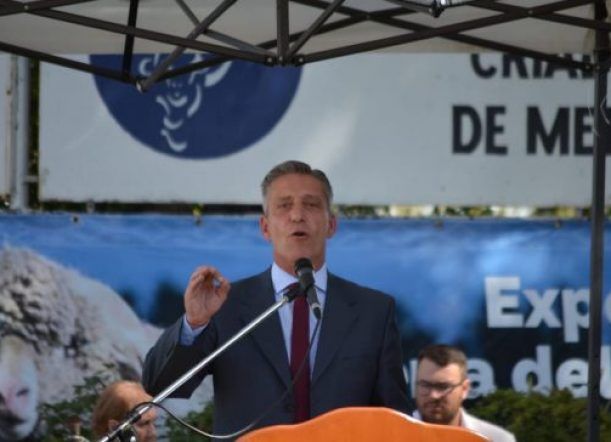 “La crítica siempre tiene que ir en busca del consenso”