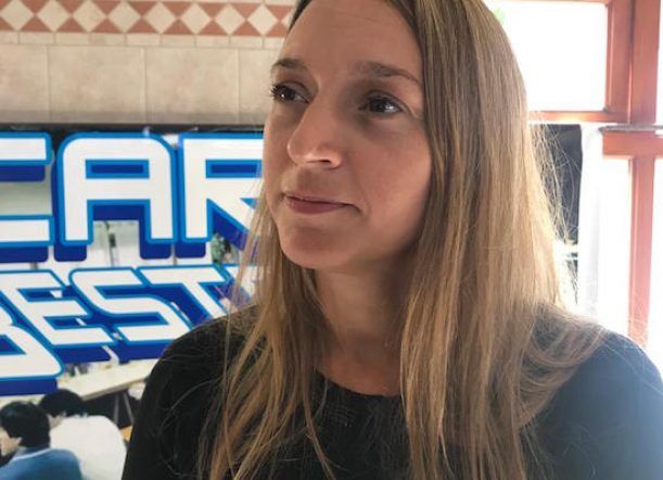 Claudia Bard, la cordillerana que acompaña a Linares