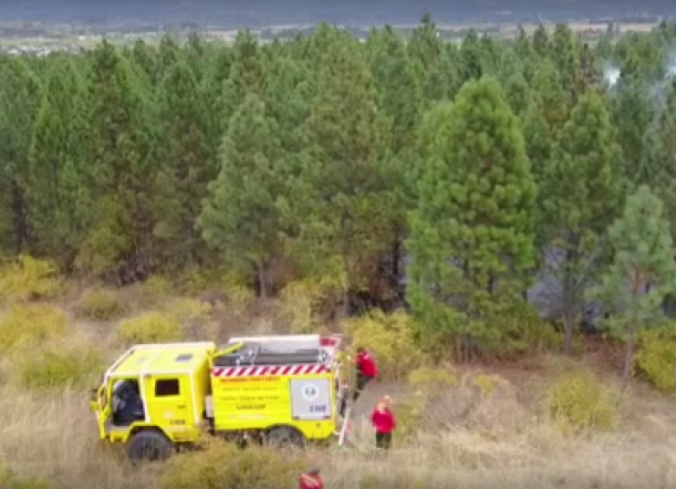 Imágenes desde el cielo: Mirá cómo apagan un incendio