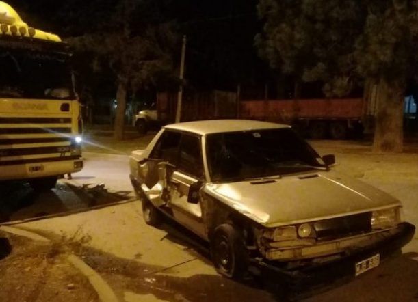 Chocó a un camión y terminó demorado