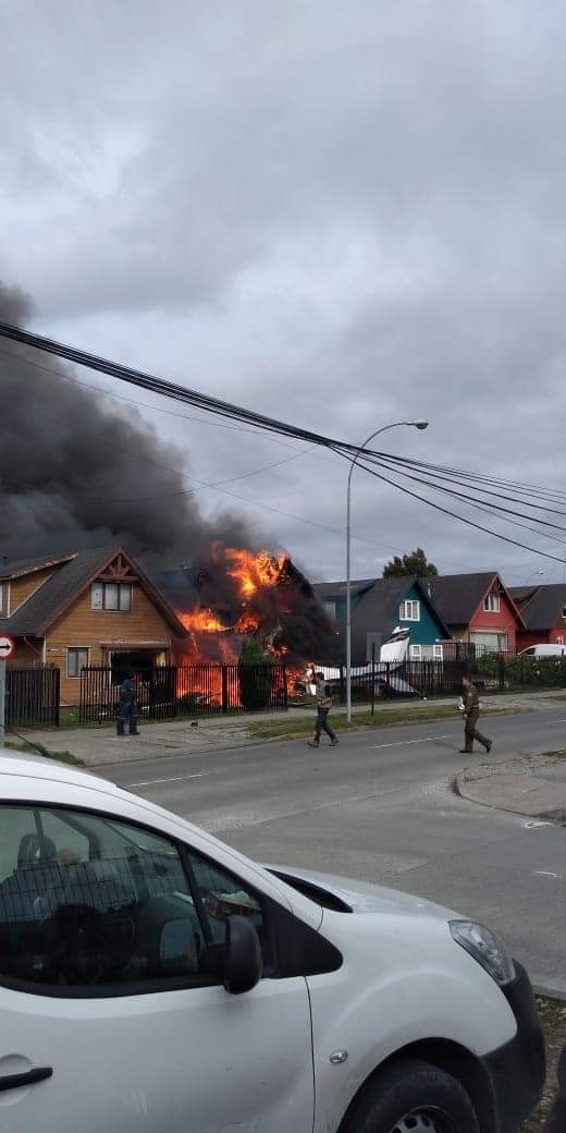 Una avioneta cayó sobre una casa en Puerto Montt