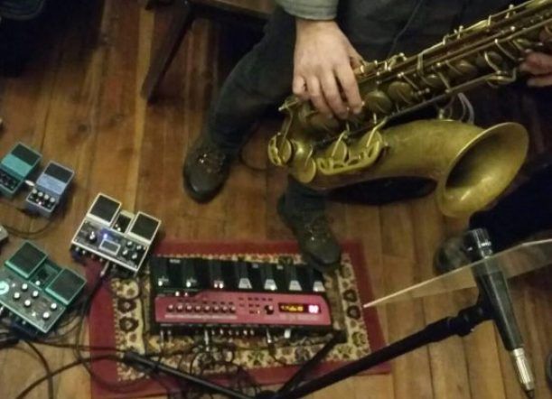 Una noche de jazz y loops en Trevelin