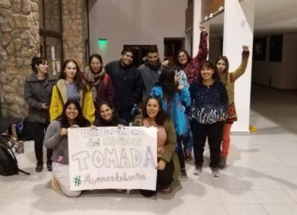 Estudiantes de Enfermería tomaron el Centro de Encuentro