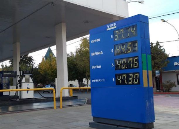 Abril se va con un nuevo aumento en las naftas