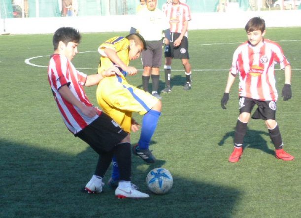 Fútbol oficial: se juegan las revanchas de inferiores
