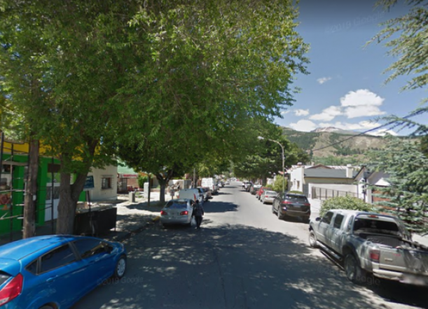 Sacó dinero de un auto y lo detuvo un vecino