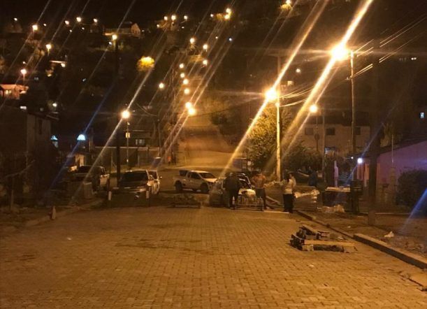 Denuncian que estacionan en sus casas y no pueden salir