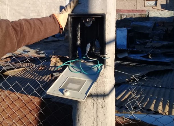 A Tribunales por engancharse del tendido de luz