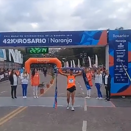 “Lalo” Ríos ganó la Maratón Internacional de la Bandera