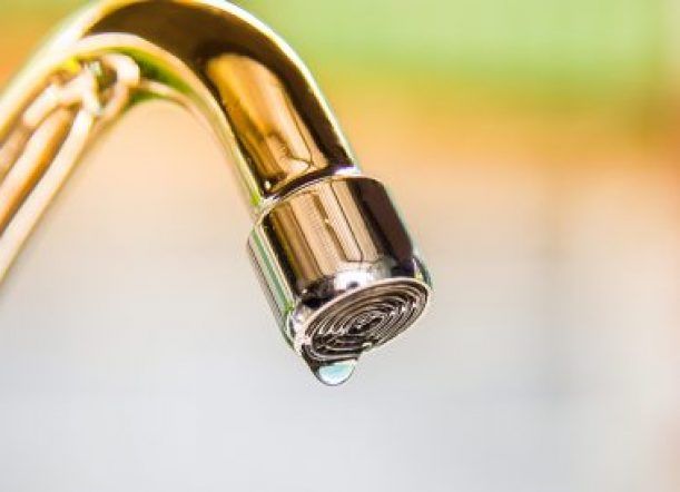 Cortan el suministro de agua en Aldea Escolar