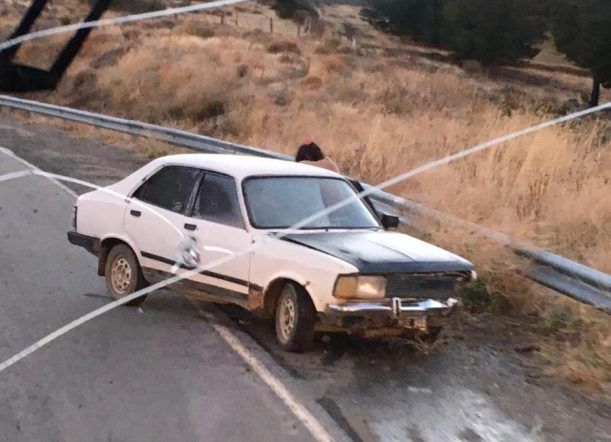 Derrapó e impactó con el guardarrail camino a La Hoya