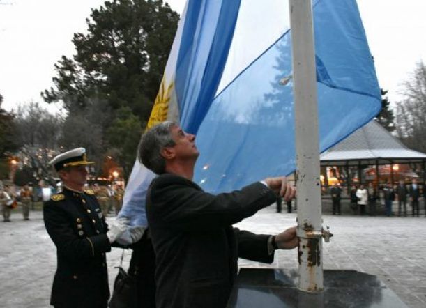 9 de Julio: Se realizó el izamiento del Pabellón Nacional