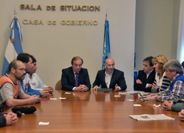 El gobierno recibió a los gremios estatales